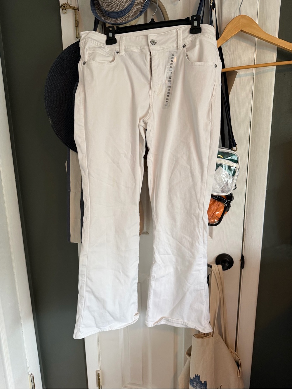 AE Women's White Stretch Bootcut Jeans size 12 short